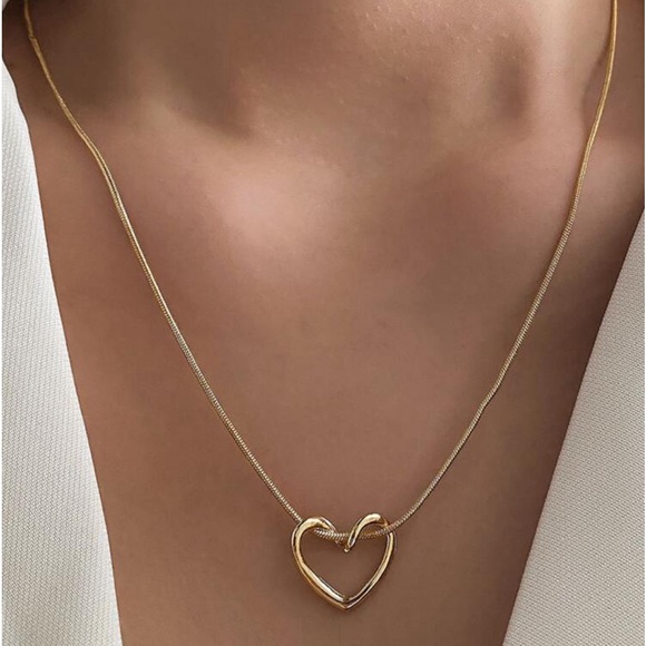 Delilah Wear Jewelry - New heart pendant necklace